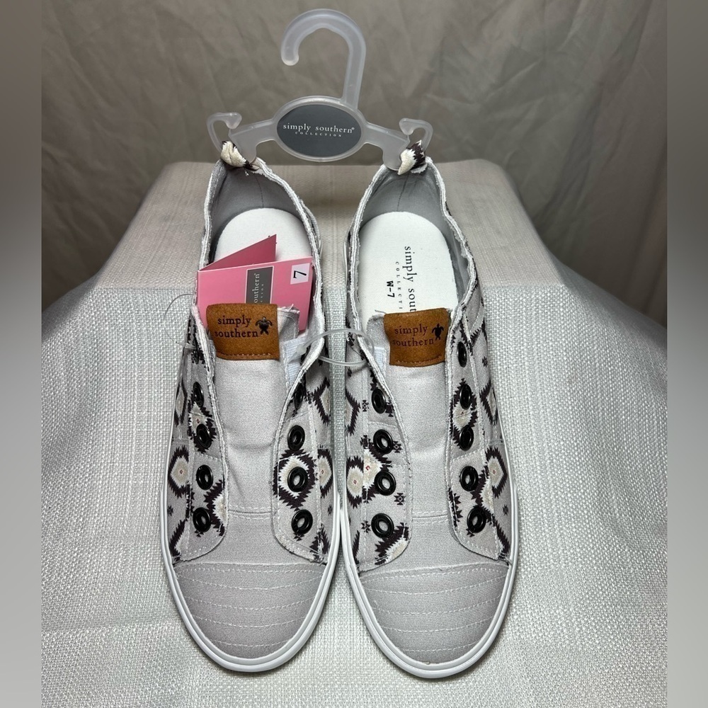 Simply Southern Slip-On Sneakers/Tennis Shoes - Size 7 - Gray/Brown Tribal - NWT - Picture 3 of 6
